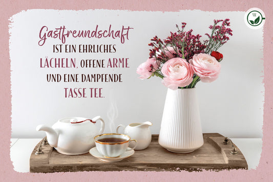 Teekarte Gastfreundschaft ist ein ehrliches Lächeln. offene Arme und eine dampfende Tasse Tee.